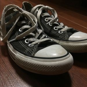 Woman’s all star converse size 7